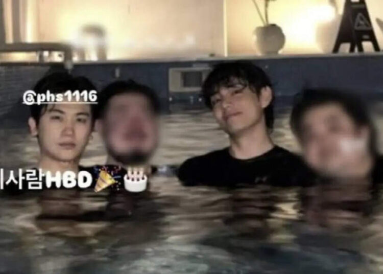 V do BTS homenageia o aniversário de Park Hyung-sik, destacando o vínculo profundo de 'Woo Ga Fam' |