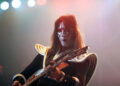 Veja Kiss prestar homenagem a Ace Frehley no primeiro show da banda desde a morte do guitarrista