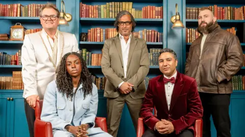 Vencedores e perdedores revelados, mas será Alan Carr, Cat Burns, David Olusoga, Joe Marler ou Nick Mohammed?