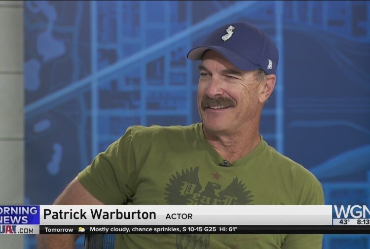Você conhece Patrick Warburton como Puddy de Seinfeld, mas agora pode conhecê-lo como um comediante stand-up!