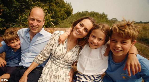 William e Kate se instalam em sua nova mansão de oito quartos no Windsor Great Park depois de se mudarem durante o semestre