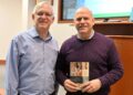 Yadin-Israel, autor e professor, apresenta palestra sobre estudos judaicos