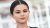 Selena Gomez tem as unhas rosa chiclete mais legais do verão