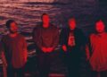 morador. compartilhe o videoclipe do último single “Caught In The Light”