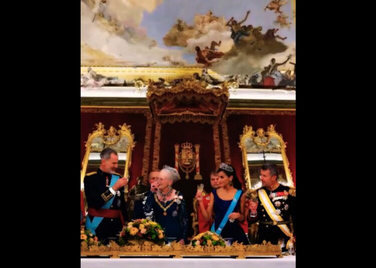 REYES EUROPEOS EN PELIGRO ☢️ #reyes #monarquia #realeza #shorts #sabiasque #casasreales #europa