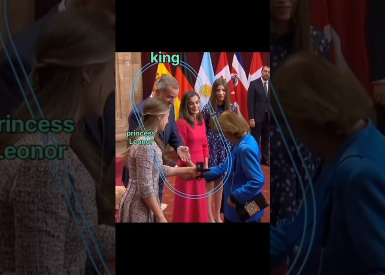 Take it🤗Future Queen is giving you the prize ✨#royal#leonor#sofia#kingfelipe#newshort.