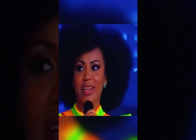 Bailarina p1oce1s1 Ratinho após brincadeira