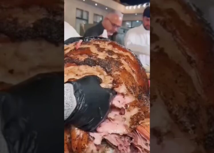 Dubai’s Sheikhs love to eat camel meat together #shorts #camel #shortsfeed