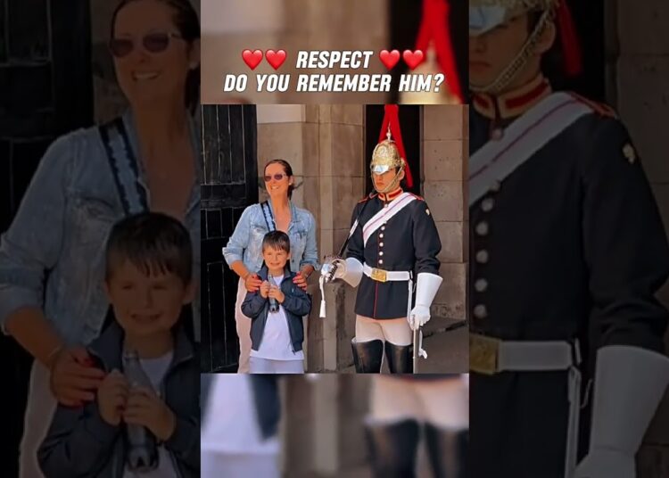 MEMORIES OF PETER ELLIS #realeza #peterellis #kingsguard #guard #respect #shorts #buckinghampalace