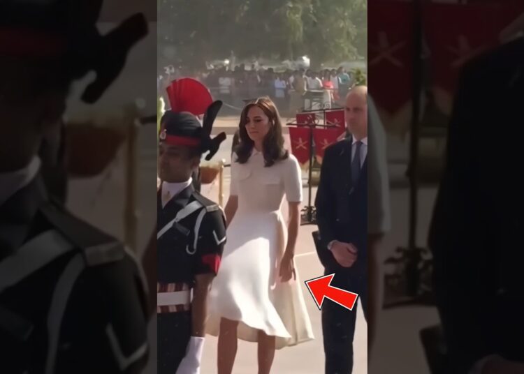 Have you noticed that Kate is always the last to leave? #Entertainment #funny #royal