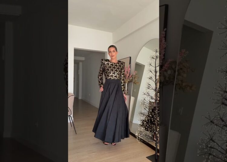 👑 Realeza Moderna: El Dúo Infalible Negro y Oro #fashiontrends #christmasoutfits #partywear #ootn