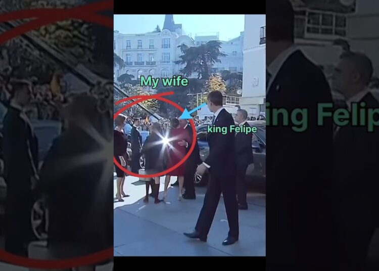 king Felipe is looking queen latiza to hug ..#royal#queenletizia#leonor#new.