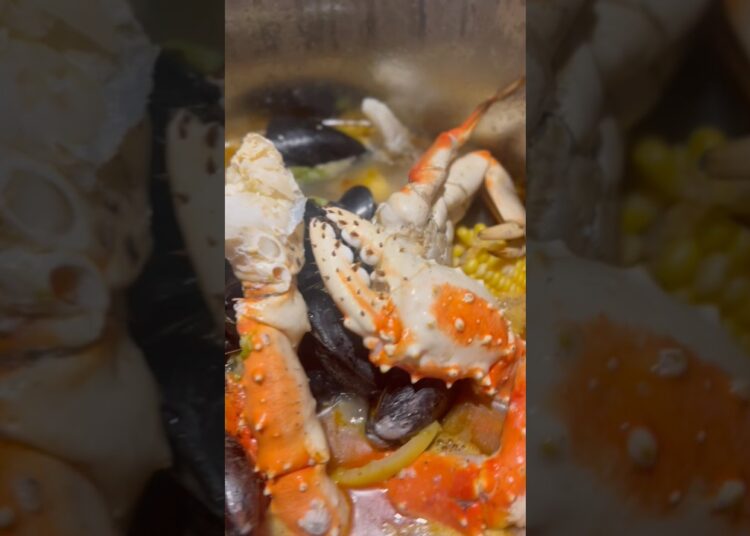 Shellfish royalty 🫅 #playgrubbin #asmr #mukbang #seafood #foodie