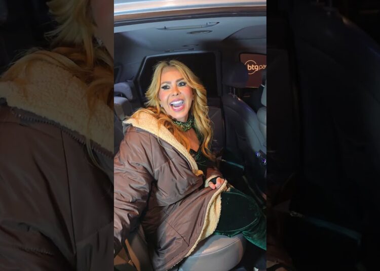 Joelma chegando no Prêmio WME Awards! Gostaram? #famosos #Joelma #bastidores