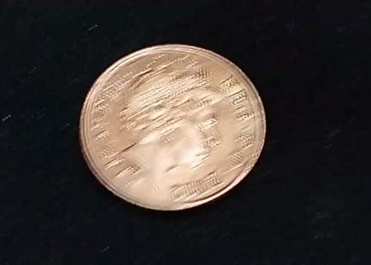 @2481-moeda de One Penny de 2012-A Realeza Rainha Elizabeth II.