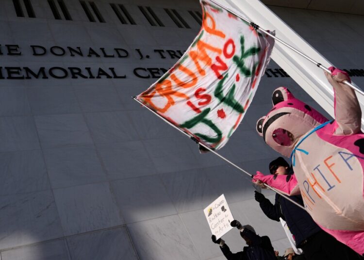 A controvérsia sobre a renomeação de Trump cresce à medida que o segundo evento do Kennedy Center é cancelado
