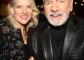 A esposa de Neil Diamond, Katie, revela uma visão ultra-rara sobre o casamento de 13 anos