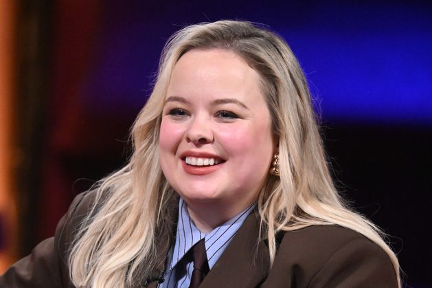 A estrela de 'Derry Girls', Nicola Coughlan, diz que o nível de atenção que recebe da mídia e dos fãs é uma 'violação imensa'