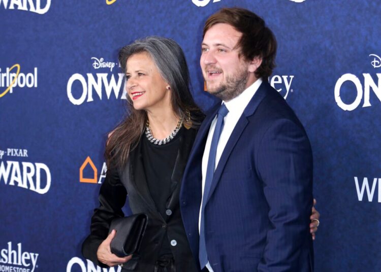 Tracey Ullman, à esquerda, e Johnny McKeown