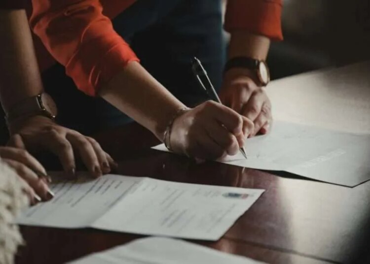 A papelada legal voa na intensificação da Universal Music v. Suno Suit