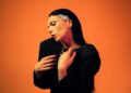 AA WILLIAMS assina com a Reigning Phoenix Music e revela novo single assustador “Just A Shadow”