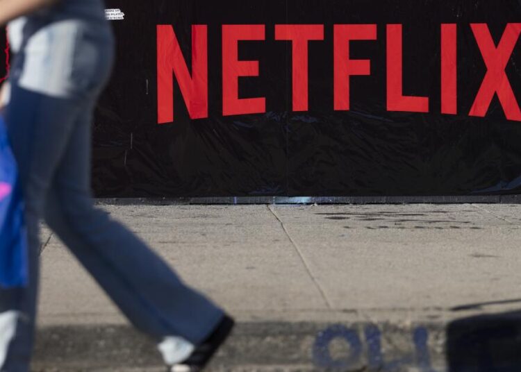 Ações da Netflix caem após Paramount lançar oferta pública de aquisição hostil