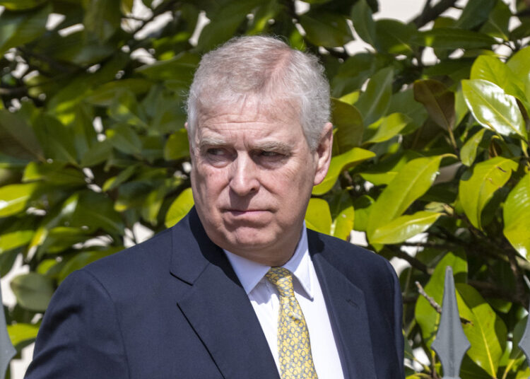 Andrew Mountbatten-Windsor foi oficialmente destituído dos últimos títulos reais
