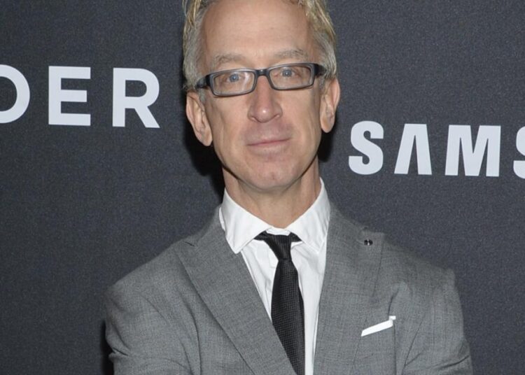 Andy Dick dá atualizações de saúde após vídeo de aparente overdose