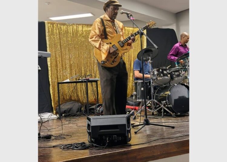 Artista de blues de Edenvale colabora para oferecer entretenimento quente