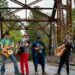 As Ain't Sisters são (a partir da esquerda) Richie Jones, Barb Moose Carbon, Arrie Bozeman e Justin Boudreau. (Cortesia de Libby Gamble)