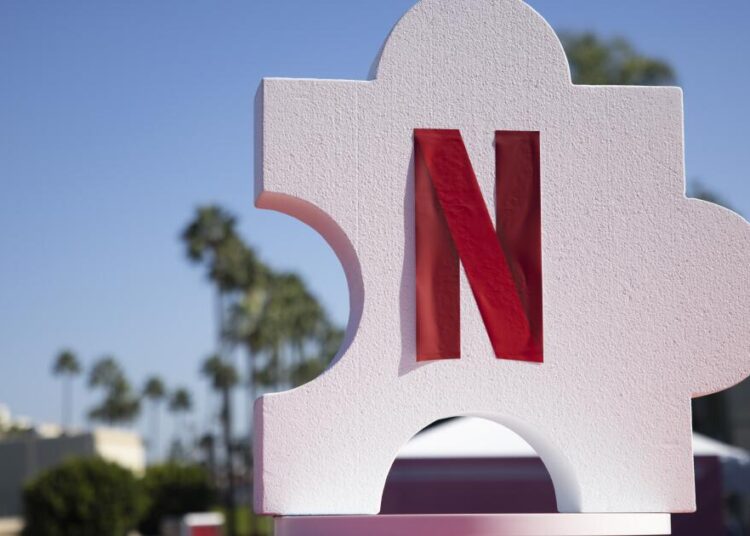 Assinante do HBO Max processa Netflix para impedir fusão