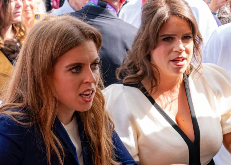Beatrice e Eugenie enviam mensagem à Família Real enquanto os pais desgraçados Andrew Mountbatten Windsor e Sarah Ferguson se preparam para sair do exílio para um evento no palácio