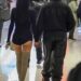 Bianca Censori e Kanye West vistos juntos no aeroporto de Seul