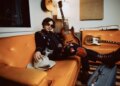 Bobby Dove canta 'Trans Canadian Blues' em seu último single pesado