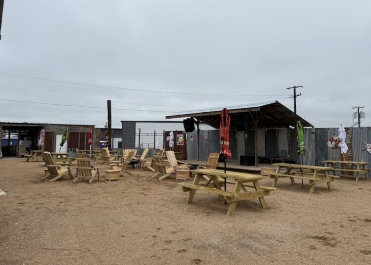 Bobby's Ice abre novo local de música ao vivo, bar em New Braunfels