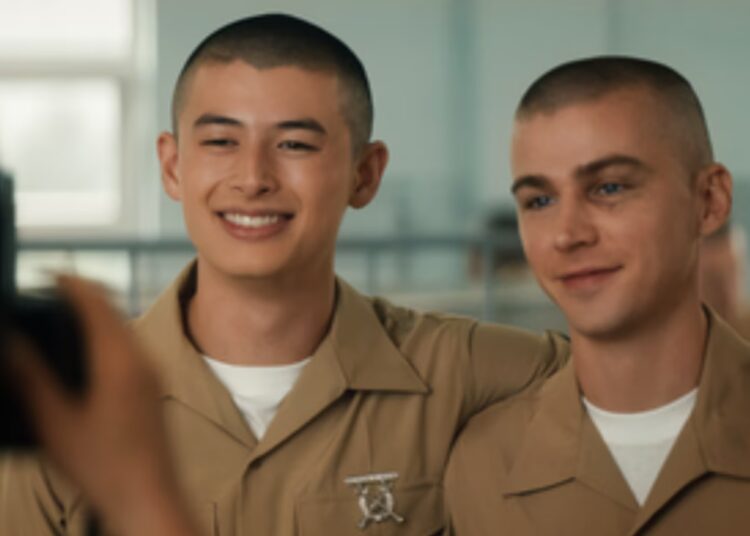Liam Oh e Miles Heizer, Botas
