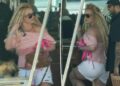 Britney Spears aproveita férias em um iate com amigos depois de silenciar no rádio sobre familiares preocupados