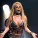 Britney Spears mostra seus movimentos de dança em body