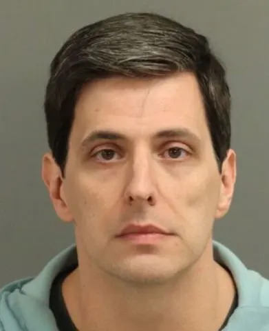 Campeão de “Jeopardy” preso sob acusação de crime de espionagem secreta
