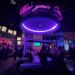 Centro de entretenimento Holey Moley e Hijinx Hotel inaugurado no Irvine Spectrum