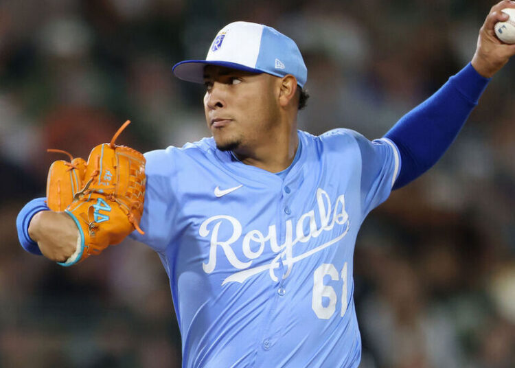 Cervejeiros trocam Collins e Mears com Royals por Angel Zerpa