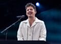 Charlie Puth, Brandi Carlile e Coco Jones se apresentarão antes do início do Super Bowl LX