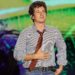 Charlie Puth sofre reação ao cantar o hino nacional do Super Bowl