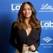 Chrissy Teigen arrancou um dente da frente em acidente de Natal