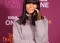 Claudia Winkleman provoca momentos ‘extraordinários’ na nova série de ‘Traidores’ que a fizeram engasgar