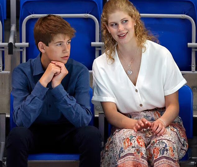 Conde de Wessex completa 18 anos! O filho do príncipe Edward e Sophie, James, comemora um aniversário marcante - enquanto os fãs especulam se ele seguirá sua irmã 'azarão', Lady Louise, até St Andrew's