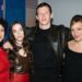 Dua Lipa é vista na estreia de 'Atropia' em Nova York