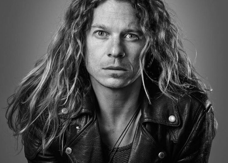 ENTREVISTA: DELLACOMA 'Del' RIO senta-se para falar sobre novas músicas e trabalhos solo