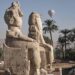 Egito revela estátuas colossais restauradas do faraó em Luxor