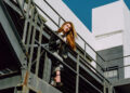 Ella Anderson encontra seu ritmo em 'Song Sung Blue'